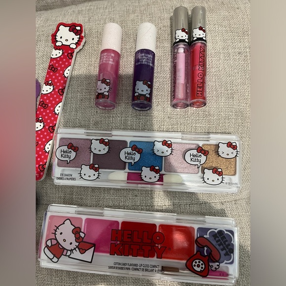 HELLO KITTY Make Up Play Set Kid Girl Sanrio Nail Polish Lip Gloss Hair Chalk - Picture 8 of 10